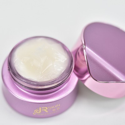 護(hù)膚品廠(chǎng)家:誰(shuí)說(shuō)歲月只能是把殺豬刀！