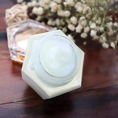 護膚品廠家分享秋冬季節(jié)護膚小常識