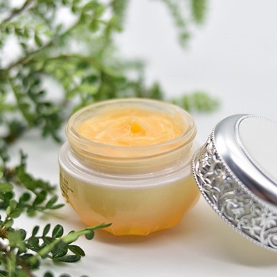 玫瑰面霜跟熬夜后的差肌膚說(shuō)拜拜